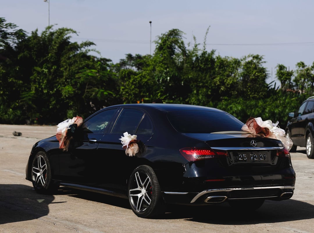 Elegant wedding transport